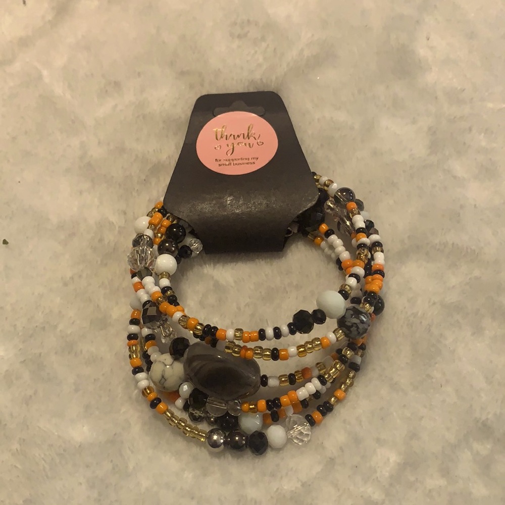 Beautiful handmade wrap bracelet with U n Mind!